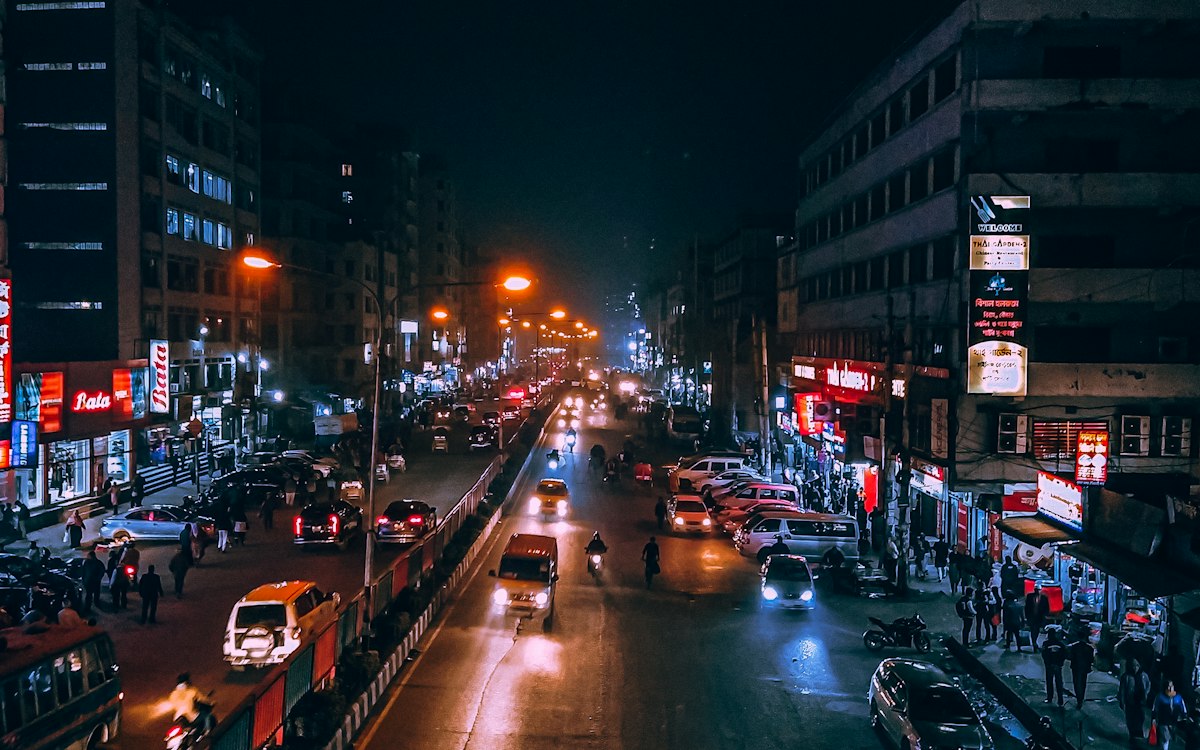 বন্যার পানি নামছে, ঘরে ফিরছেন মানুষ